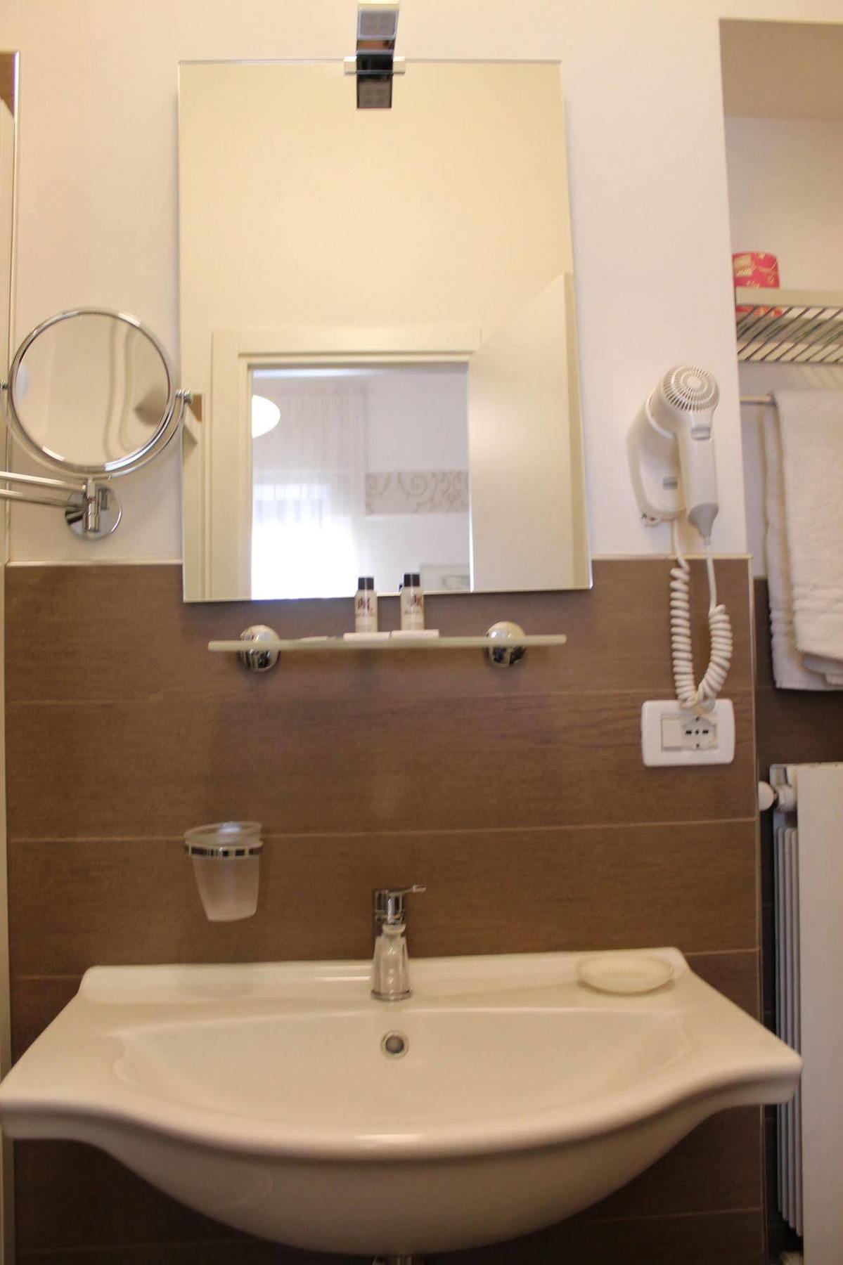 Hotel La Pace San Mauro Torinese Ngoại thất bức ảnh